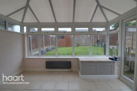 2 bedroom semi-detached house to rent, Blake Close, Cannock