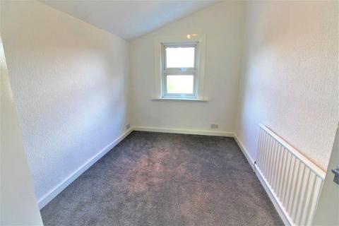 3 bedroom terraced house to rent, Falcon Road, Ponders End