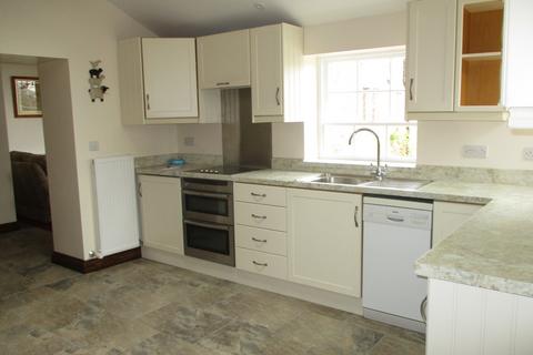 1 bedroom ground floor flat to rent, Cardew Lodge, Dalston