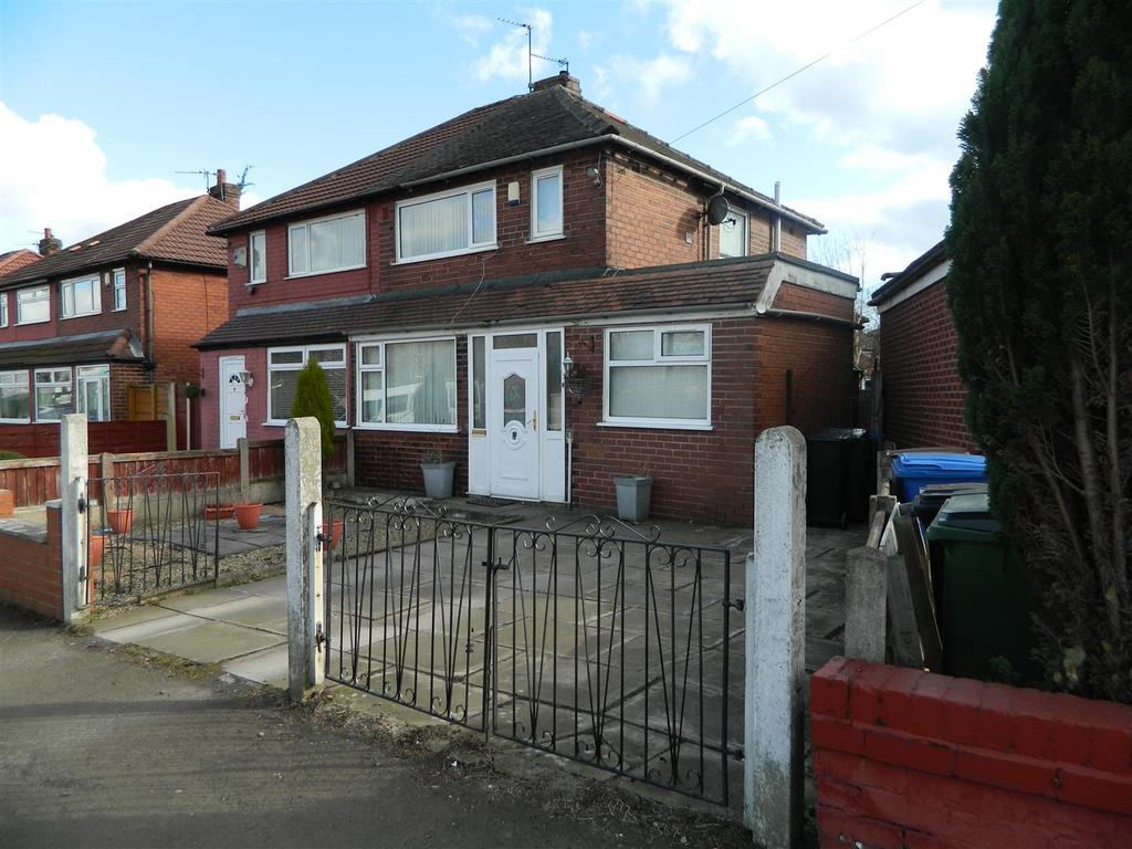 Nelstrop Road, Manchester 2 bed semidetached house £700 pcm (£162 pw)