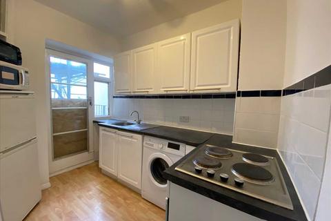2 bedroom apartment to rent, Chichester Place, Brighton