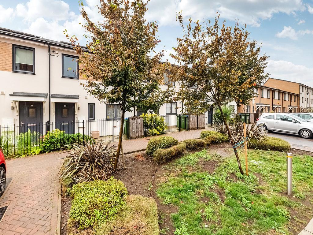 Fairthorn Road, SE7 3 bed townhouse £2,197 pcm (£507 pw)