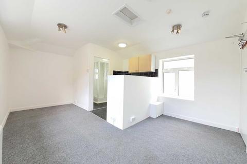 Studio to rent, Clifton Drive, Squires Gate