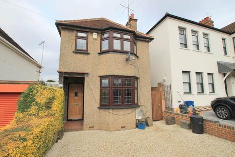 2 bedroom detached house to rent, Hillside Road, Bushey