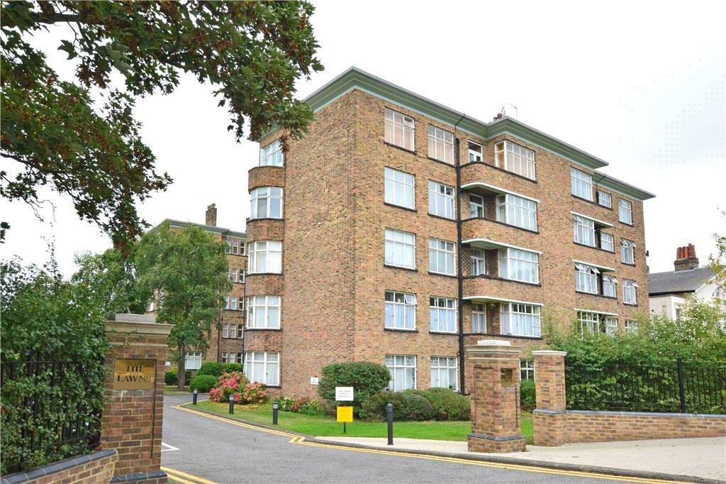 The Lawns, Lee Terrace, Blackheath, London, SE3 3 bed flat £1,825 pcm