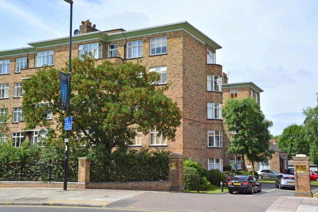 The Lawns, Lee Terrace, Blackheath, London, SE3 3 bed flat £1,825 pcm