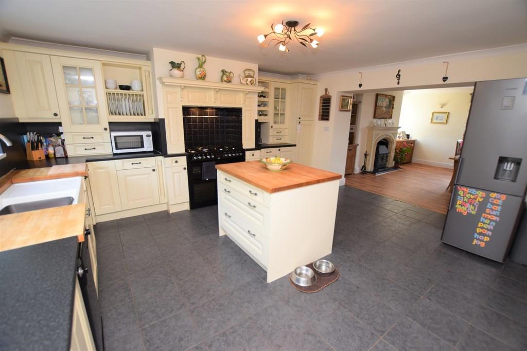 Harperley Road, West Kyo, Stanley 4 bed detached house £249,950
