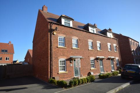 4 bedroom townhouse to rent, Cantley Road, Great Denham MK40
