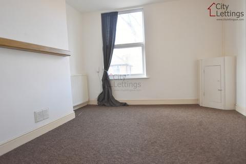 2 bedroom flat to rent, Hucknall Road, Carrington