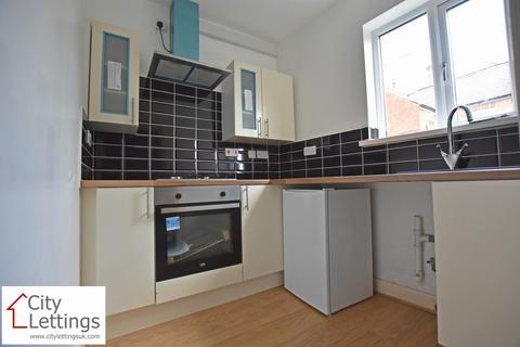 2 bedroom flat to rent, Hucknall Road, Carrington