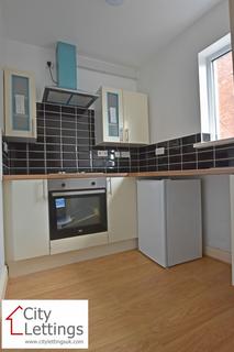 2 bedroom flat to rent, Hucknall Road, Carrington