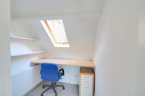 Studio to rent, Foxley Lane, West Purley