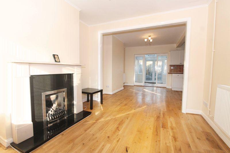 David Avenue, Greenford 3 bed end of terrace house £1,695 pcm (£391 pw)
