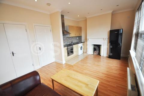 1 bedroom flat to rent, High Road, London, N12