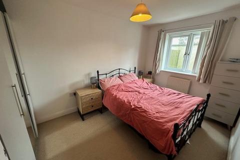 2 bedroom flat to rent - Manor Court, Lawrence Street