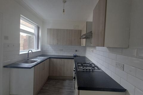 2 bedroom terraced house to rent, Colenso Villas, Barnsley St, Hull, HU8