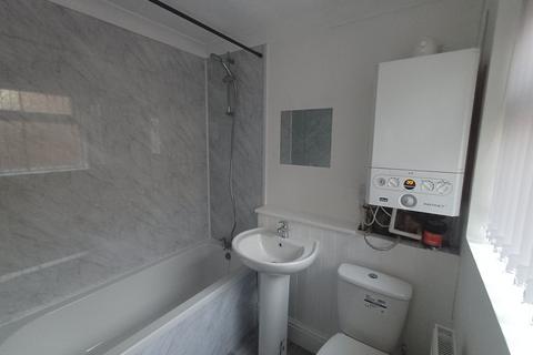 2 bedroom terraced house to rent, Colenso Villas, Barnsley St, Hull, HU8