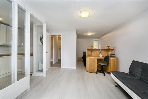 Studio to rent, Wellington Court, Mayfield Road, London, W12