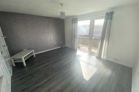 2 bedroom flat to rent, Viscount Avenue