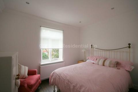 3 bedroom maisonette to rent, Whellock Road, Chiswick