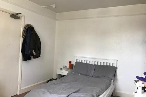1 bedroom in a house share to rent - Stephen Road,  Headington,  OX3