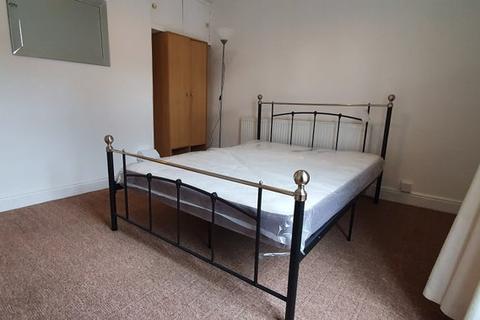 Search House Flat Shares To Rent In Moss Side Onthemarket