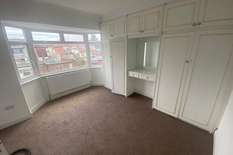 4 bedroom terraced house to rent, St. Peters Road, Southall