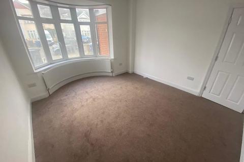 4 bedroom terraced house to rent, St. Peters Road, Southall