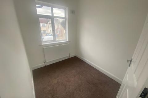 4 bedroom terraced house to rent, St. Peters Road, Southall