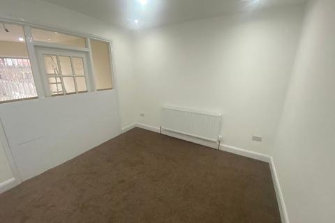 4 bedroom terraced house to rent, St. Peters Road, Southall