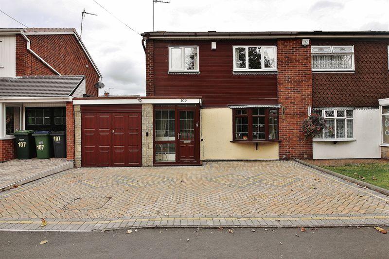 Wednesbury Oak Road, Tipton 3 bed semidetached house £550 pcm (£127 pw)