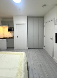 Studio to rent, Beechcroft Avenue, Golders Green