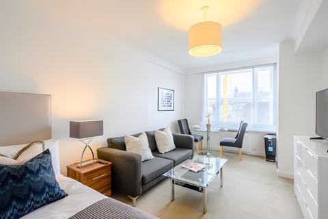 Studio to rent, Hill Street, Mayfair, W1J