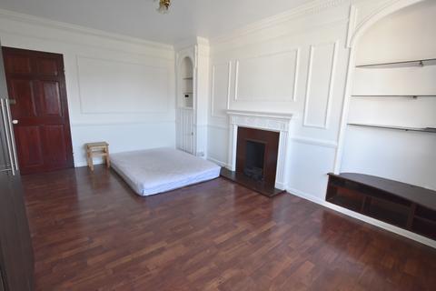 4 bedroom flat to rent, Lancaster Court, Fulham Road, London SW6