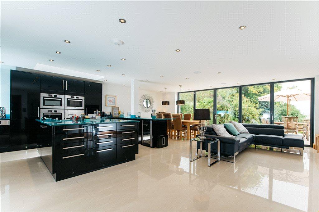 Moulton Lane, Boughton, Northamptonshire, NN2 5 bed detached house £