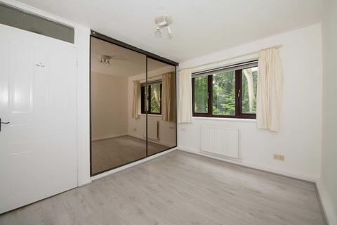 2 bedroom apartment to rent, Crescent Avenue, Prestwich
