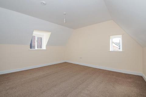 3 bedroom apartment to rent - Newbury,  Berkshire,  RG14
