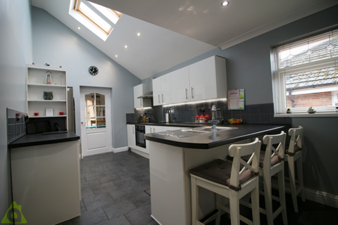 28 Collins Lane, Westhoughton, Bolton, BL5 2HB