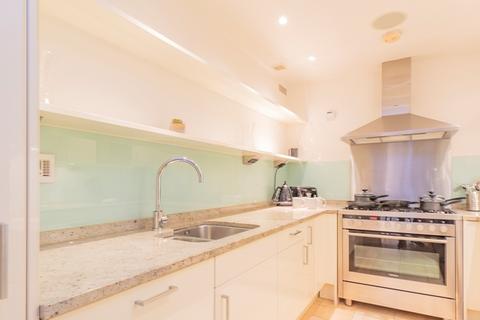 2 bedroom flat to rent, Imperial House W8