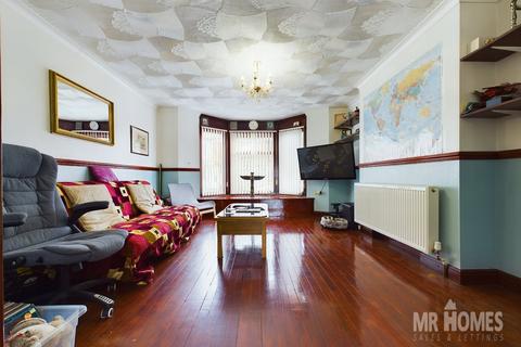 4 bedroom terraced house for sale, Corporation Road, Grangetown, Cardiff, CF11