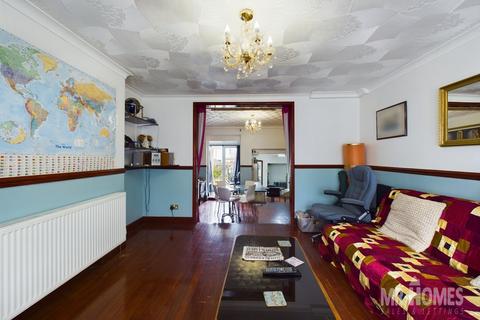 4 bedroom terraced house for sale, Corporation Road, Grangetown, Cardiff, CF11