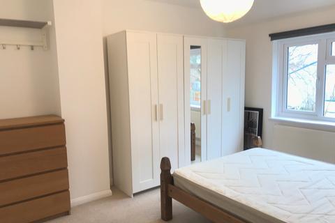 3 bedroom detached house to rent, St Johns Road, Caversham, RG4