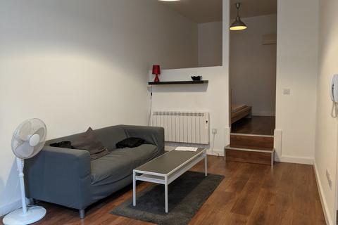 Studio to rent, Flat 1, City Gate