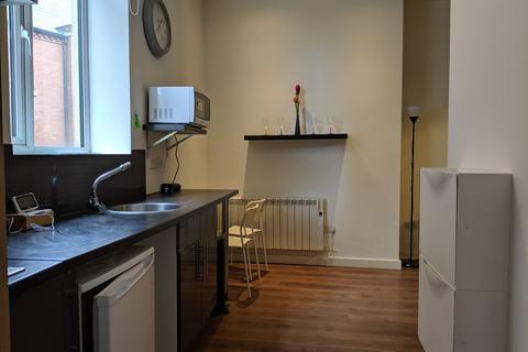 Studio to rent, Flat 1, City Gate