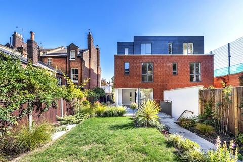 4 bedroom semi-detached house for sale - Winchester Place, Highgate Village, London, N6