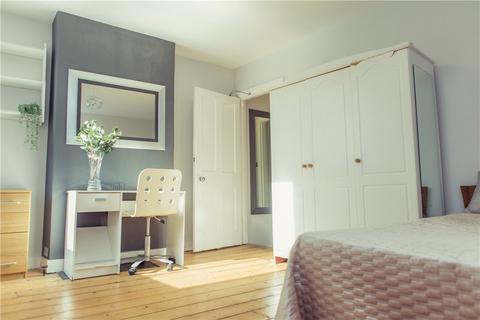 5 bedroom semi-detached house to rent, Guildford Park Road, Guildford, Surrey, GU2