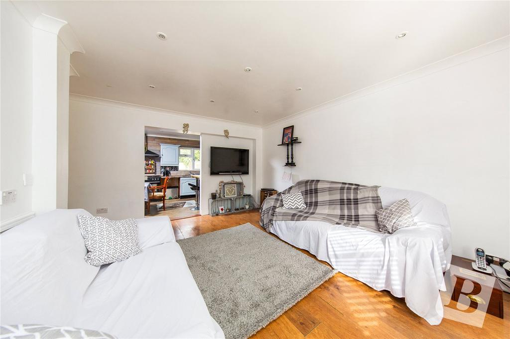 Luncies Road, Basildon, Essex, SS14 3 bed terraced house £270,000