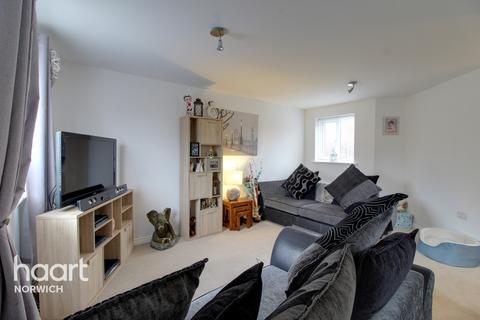 3 bedroom end of terrace house for sale, Swift Close, ATTLEBOROUGH