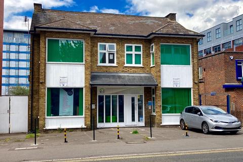 Property to rent - Eastern Road, Romford