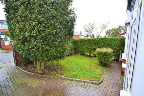 3 bedroom semi-detached house to rent, Highfield Drive, Manchester